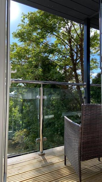 בורנמות' Modern Central Flat With Balcony & Free Parking On-Site מראה חיצוני תמונה